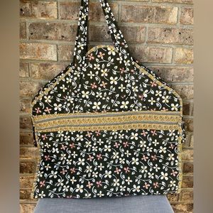 Like New💚Travelon Garmet Bag with Interior Pockets for Storage